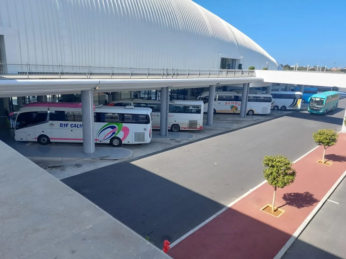Autocar RIF SALIM dans une gare routière